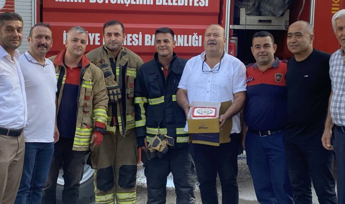 İskenderun’da İtfaiye Haftası, renkli bir sürprizle kutlandı. İlçedeki bazı muhtarlar,