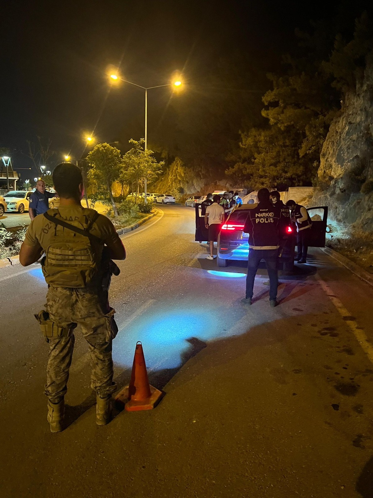 Hatay’ın merkez ilçesi Antakya’da polis ekipleri, Narkotik Vaka Analiz Sistemi