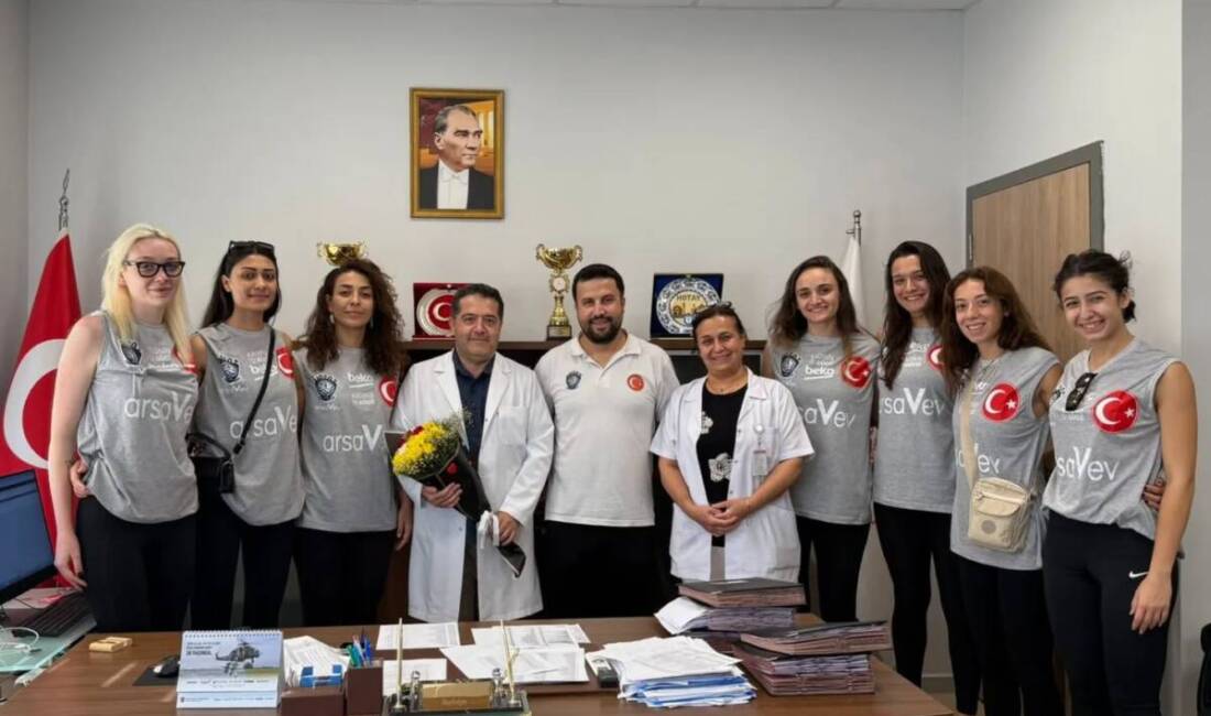 Hatay’da kurulan ve “Arsavev” adını alan kadın voleybol takımı sporcuları,