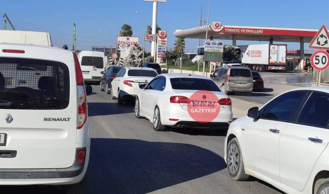 Hatay’da Honda Kavşağı üst geçit çalışmaları nedeniyle Narlıca istikametinden kavşağa