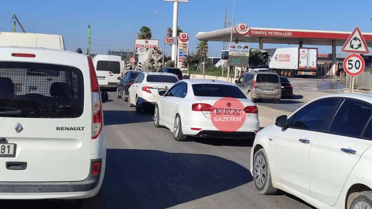 Hatay’da Honda Kavşağı üst geçit çalışmaları nedeniyle Narlıca istikametinden kavşağa