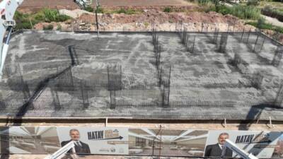 Hatay Büyükşehir Belediyesi, Kırıkhan Karadurmuşlu Mahallesi’nde çok amaçlı salonun temelini