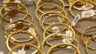 Hatay'da sarraflık yapan Ahmet Güney, gram fiyatı 5 bin TL’ye