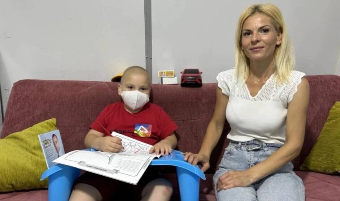 Hatay’da Anne Kanserle Mücadele Ederken Oğlu Hastalığı Yendi 6 Şubat 2023’te yaşanan deprem felaketinde evleri ağır hasar görünce