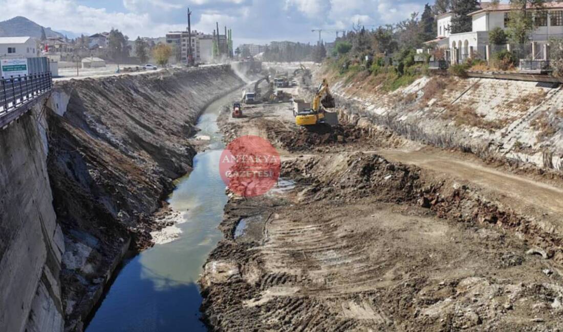 Hatay’ın simgelerinden biri olan Asi Nehri üzerinde yürütülen ıslah çalışmaları