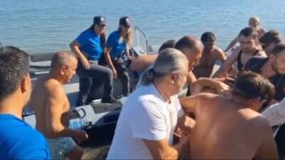 Hatay’ın Arsuz ilçesinde denize giren bir vatandaş, yüzdüğü sırada beyin