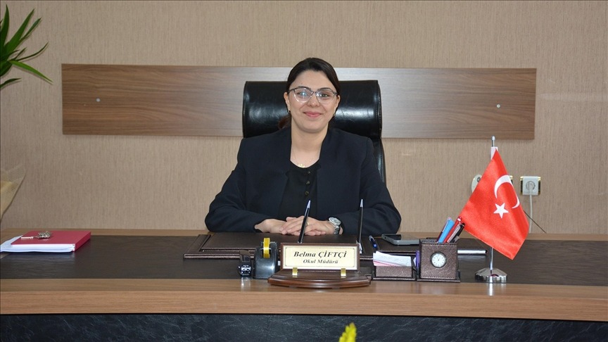 Mezun Olduğu Okula Müdür Oldu Bolu’da bir öğretmen, mezun olduğu aşçılık lisesinin ilk kadın müdürü