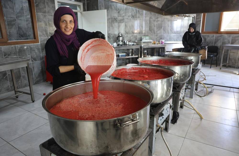 Kış Hazırlığı Kadınların Elinde Hatay’ın Altınözü ilçesinde, deprem sonrası ekonomik kalkınmaya destek olmak amacıyla