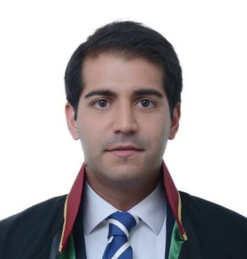 Hatay Barosu üyesi ve Cumhuriyet Halk Partisi (CHP) saflarında siyaset