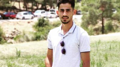 Antakya’nın Tanışma Mahallesi’nde yaşayan genç Mahmut Bayraktar, geçirdiği trafik kazasının