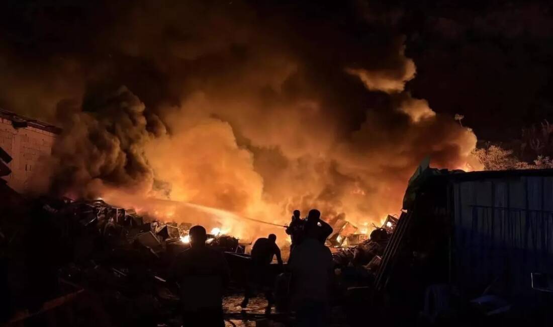 Antakya’da Hurdalık Yangını Korkuttu Hatay’ın Antakya ilçesinde bir hurdalıkta çıkan yangın, çevredeki ağaçlık alana