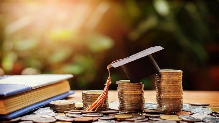 Hangi Kuruluşlar YKS Bursu Veriyor? Başvuru tarihleri ne zaman? YKS tercih sonuçlarının açıklanmasının ardından, tercih dönemini başarıyla tamamlayan yüzbinlerce