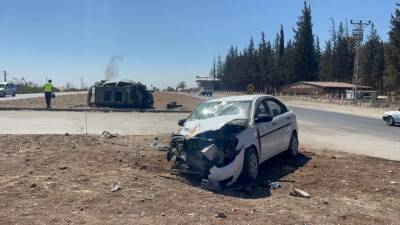   Hatay’ın Kırıkhan ilçesinde meydana gelen trafik kazasında iki otomobilin