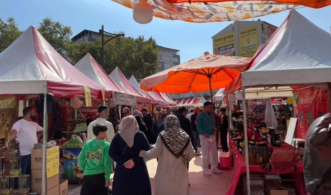 Kütahya Zafer Meydanı’nda düzenlenen Lezzet Festivali, Hatay’ın meşhur künefesi başta