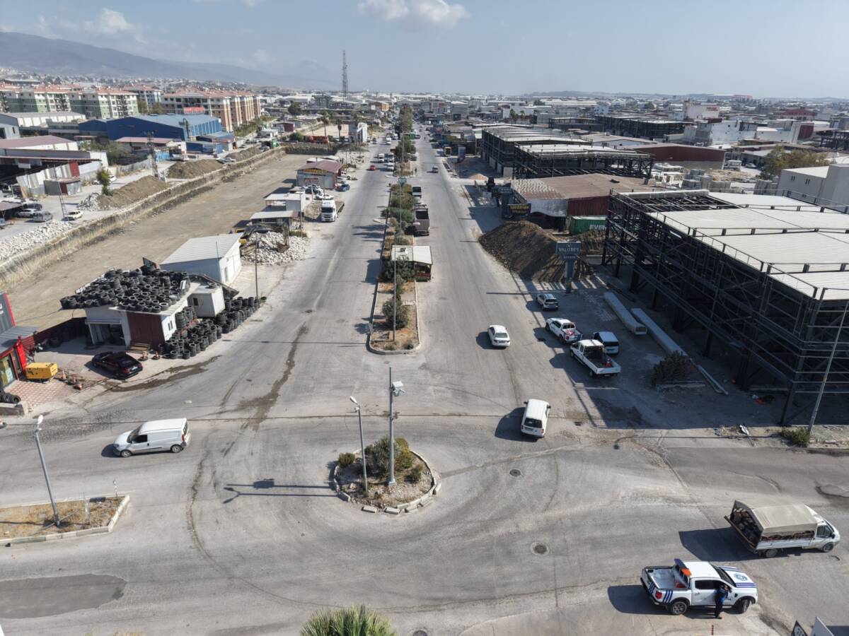 HBB, deprem sonrası Antakya Sanayi Sitesi’nde gelişi güzel yerleştirilen konteyner