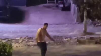 Hatay’ın Defne ilçesi Harbiye Mahallesi’nde gece saatlerinde yaşanan olay, çevredeki