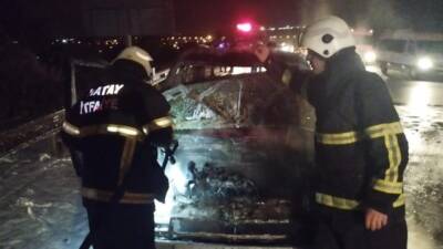 TEM otoyolu Dörtyol mevkiinde seyir halindeki ticari araç yanarak kullanılmaz