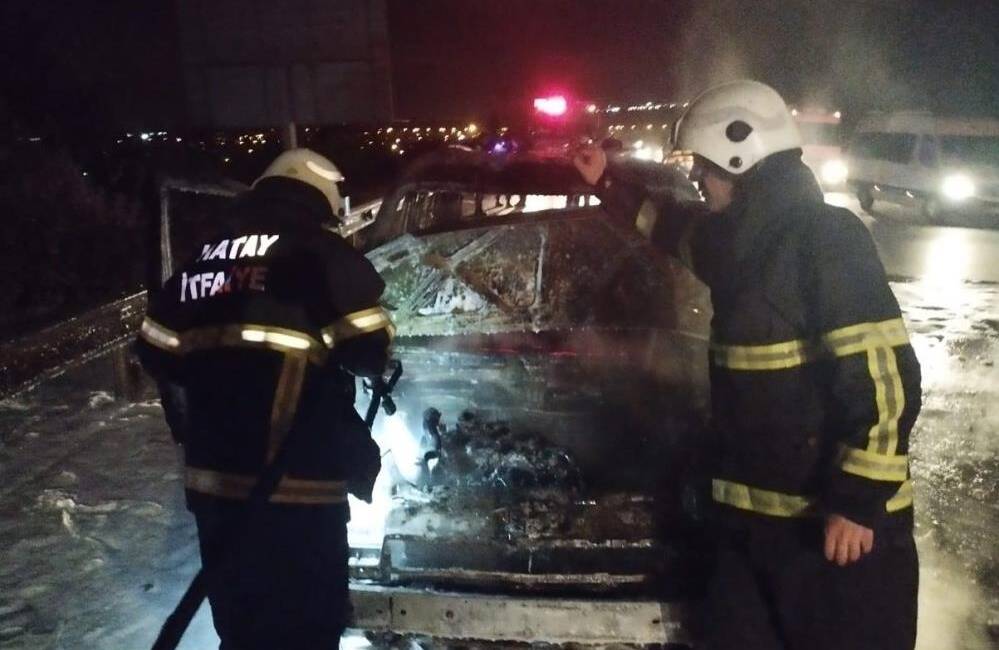 TEM otoyolu Dörtyol mevkiinde seyir halindeki ticari araç yanarak kullanılmaz