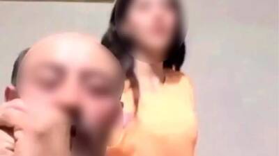 Hatay’ın Erzin ilçesinde, sosyal medya platformu TikTok’ta kızını dans ettirerek