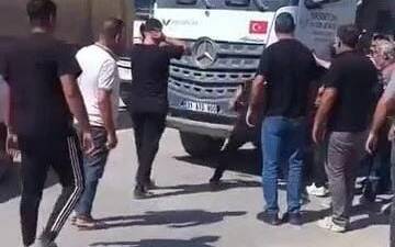 Hatay’ın Antakya ilçesi Güzelburç Mahallesi’nde yaşanan trafik tartışması ilginç görüntülere