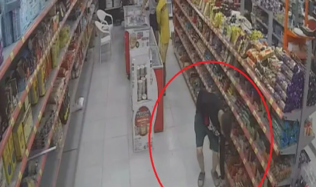 Hatay’ın Defne ilçesinde yaşanan hırsızlık olayı, market çalışanının tepkisiyle gündeme
