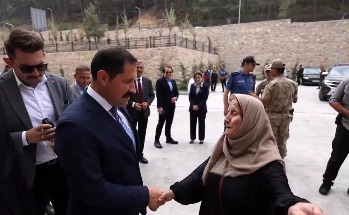 Hatay’ın Yayladağı ilçesinde inşa edilen yeni hükümet konağı, kamu kurumlarını