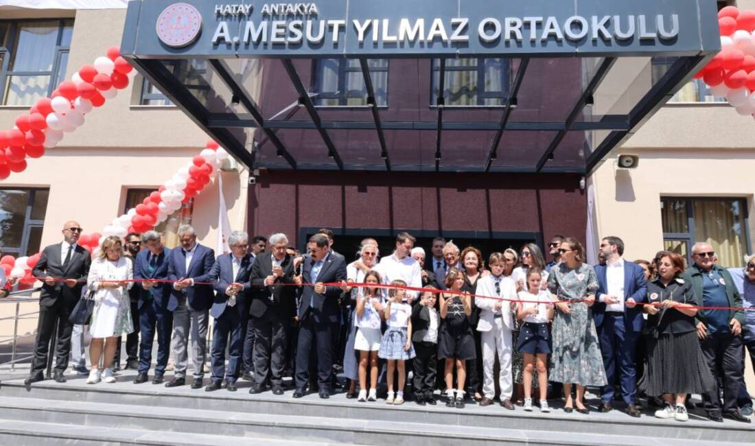 Türkiye Cumhuriyeti’nin eski Başbakanlarından Ahmet Mesut Yılmaz adına yaptırılan ortaokul,