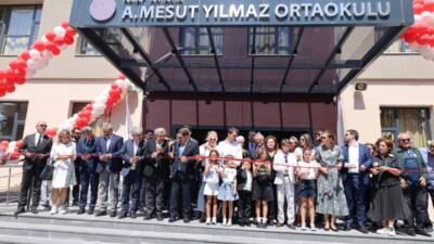 Türkiye Cumhuriyeti’nin eski Başbakanlarından Ahmet Mesut Yılmaz adına yaptırılan ortaokul,