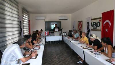 Hatay’da depremzede sanatçılar, Büyükşehir Belediyesi öncülüğünde düzenlenen “Atölye Günleri” etkinliğinde,