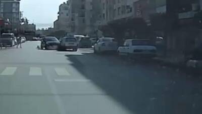 Hatay’ın Payas ilçesinde yola aniden fırlayan bir çocuğu fark eden