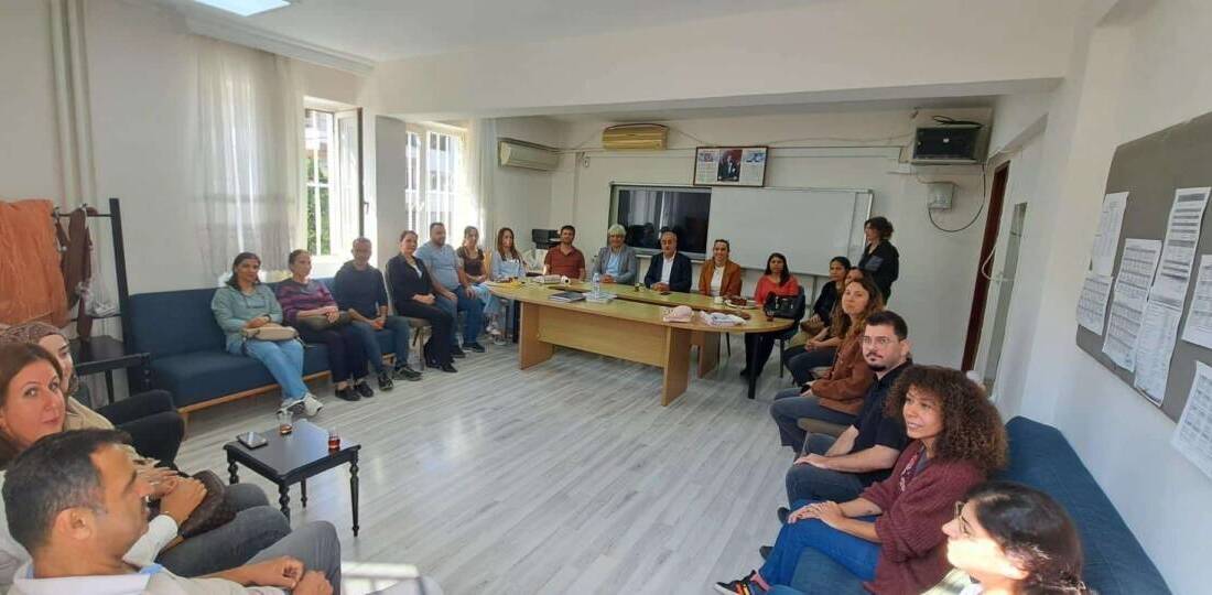 Gülistan’dan Okul Ziyareti: “Her İhtiyacı Yerinde Görüp Çözüm Üreteceğiz” Defne İlçe Milli Eğitim Müdürü Kemal Gülistan, Cemil Şükrü Çolakoğlu