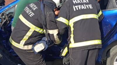 Samandağ’da kavşakta yaşanan kazada 5 kişi yaralandı, yaralılar hastaneye kaldırıldı.