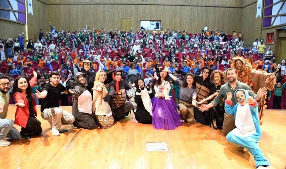 Hatay Masal Kervanı, Arsuz’da minik öğrencilerle keyifli ve eğlenceli bir