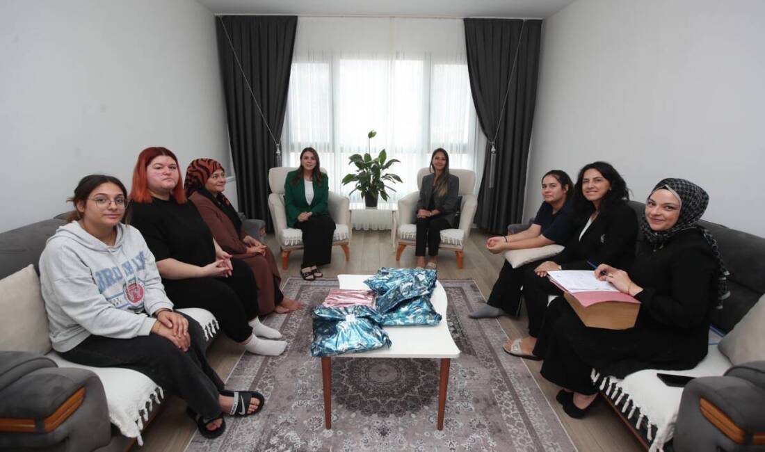 Esra Masatlı, Hataylı çocuklara umut olmaya devam ediyor Hatay Valisi Mustafa Masatlı’nın eşi Esra Masatlı, devletin şefkat elini