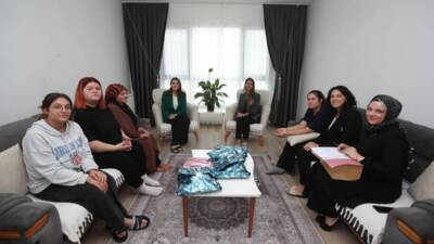 Hatay Valisi Mustafa Masatlı’nın eşi Esra Masatlı, devletin şefkat elini