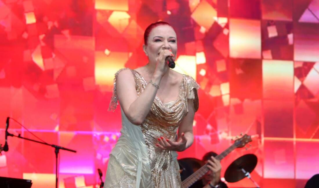 Defne Çekmece Atatürk Stadyumu, dün öğle saatlerinde müzik, dayanışma ve