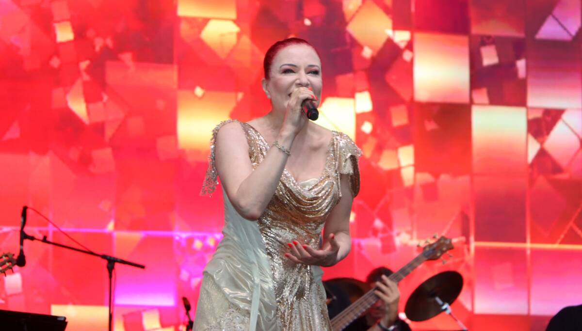 Defne Çekmece Atatürk Stadyumu, dün öğle saatlerinde müzik, dayanışma ve