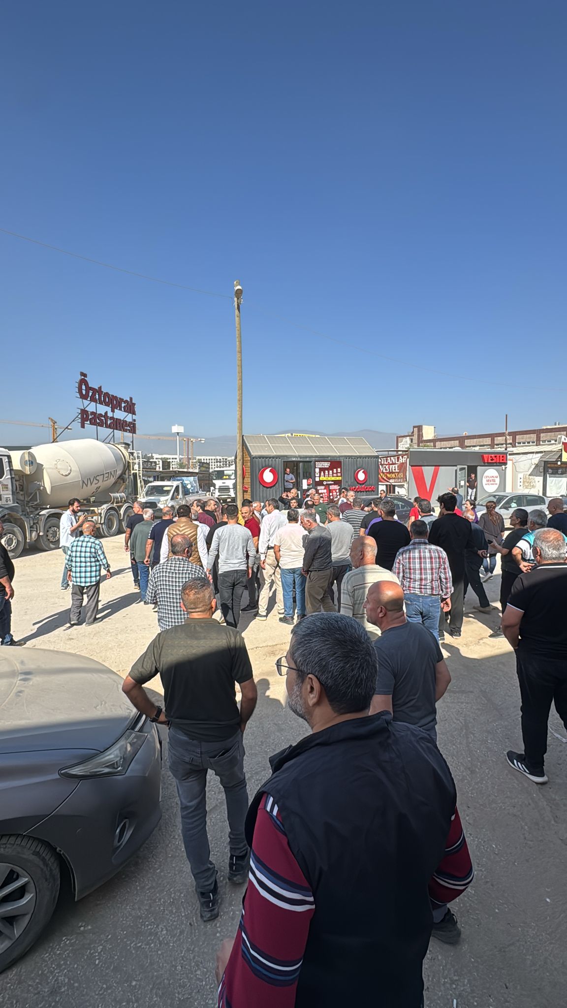 Hatay’ın Antakya ilçesinde bulunan Eski Otogar Prefabrik Çarşısı’nda faaliyet gösteren