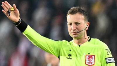 Trendyol Süper Lig’in 8. haftasındaki Galatasaray-Beşiktaş derbisinde hakem Yasin Kol