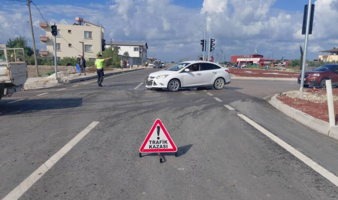 Hatay’ın Samandağ ilçesinde meydana gelen trafik kazasında iki otomobil çarpıştı.