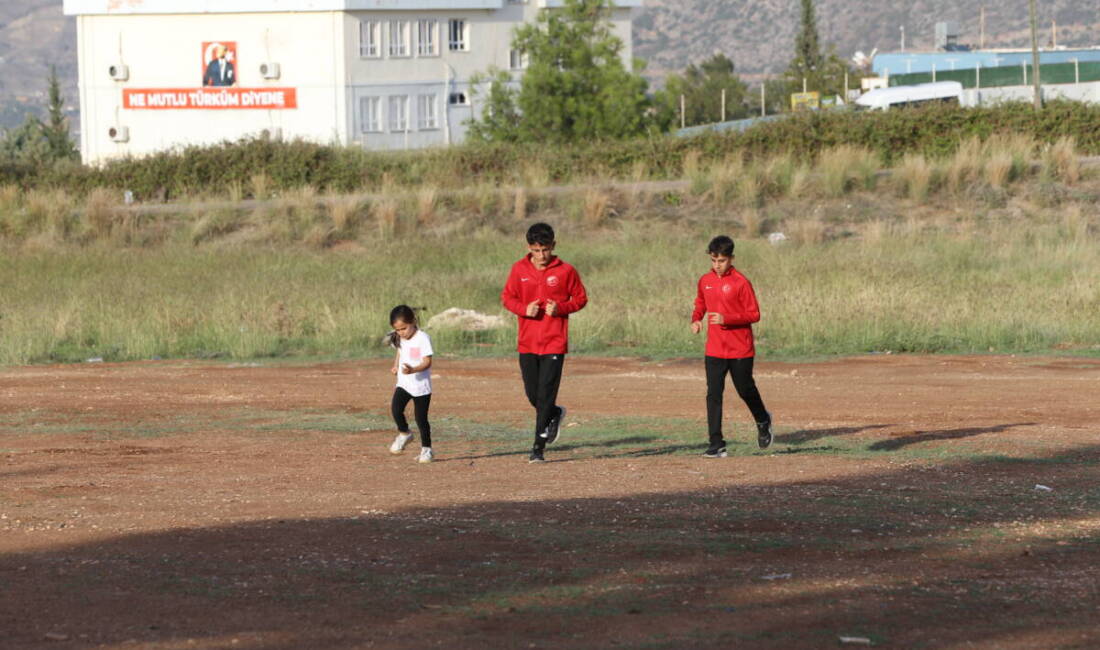 Hatay‘da 17 yaşındaki kuzenler Yasin ve Mehmet İlmi, depremler nedeniyle