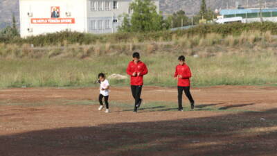Hatay‘da 17 yaşındaki kuzenler Yasin ve Mehmet İlmi, depremler nedeniyle