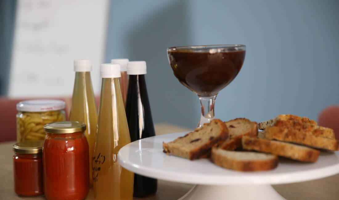 Hatay’ın Dörtyol ilçesinde, kadınlar düzenlenen ücretsiz kurslarla hem sosyalleşiyor hem