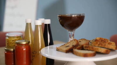 Hatay’ın Dörtyol ilçesinde, kadınlar düzenlenen ücretsiz kurslarla hem sosyalleşiyor hem