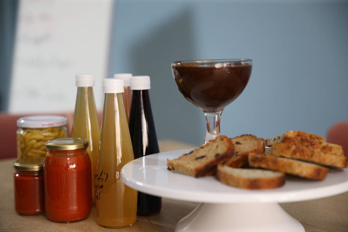 Hatay’ın Dörtyol ilçesinde, kadınlar düzenlenen ücretsiz kurslarla hem sosyalleşiyor hem