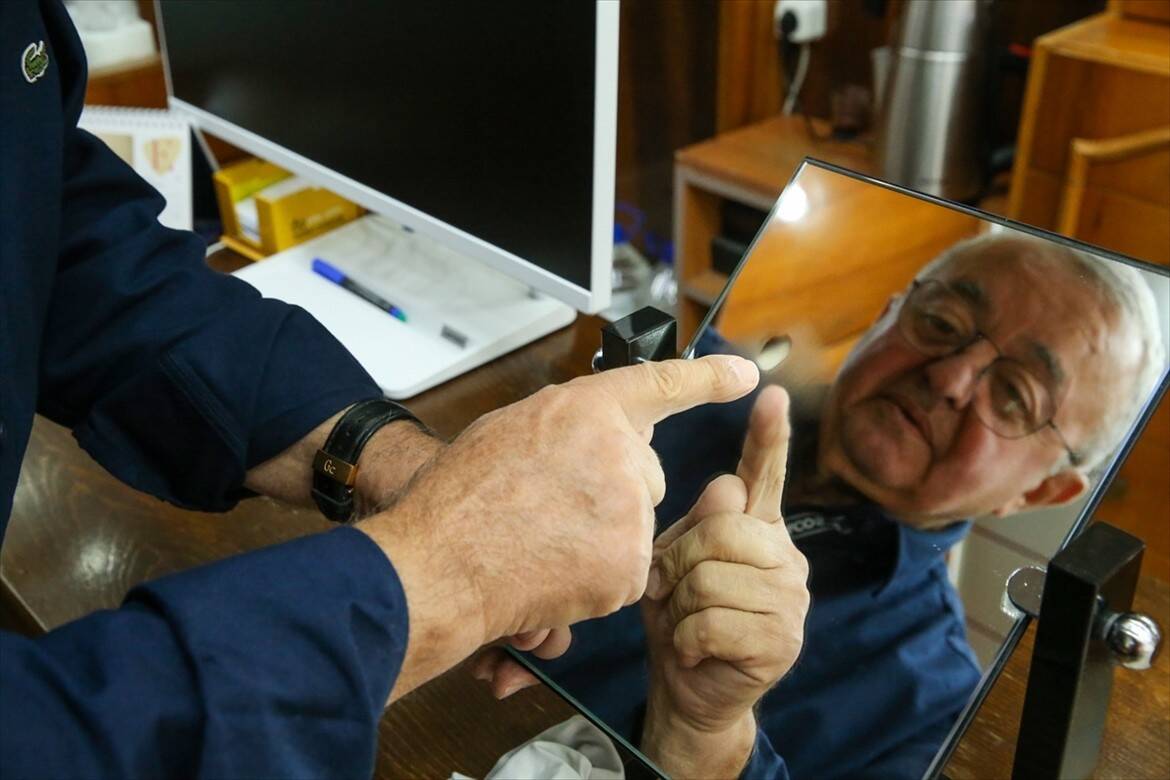 Kastamonu’da yaklaşık 60 yıldır gözlükçülük yapan İsmail Kargılı, gözlük camlarını