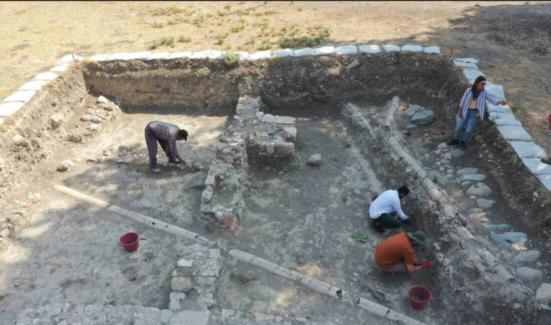 Arkeologlar Antakya Hipodromunda Eğlence ve Üretim İzlerine Ulaştı Hatay'da Antakya Antik Hipodrom ve çevresindeki arkeolojik kazı çalışmaları sürüyor.
