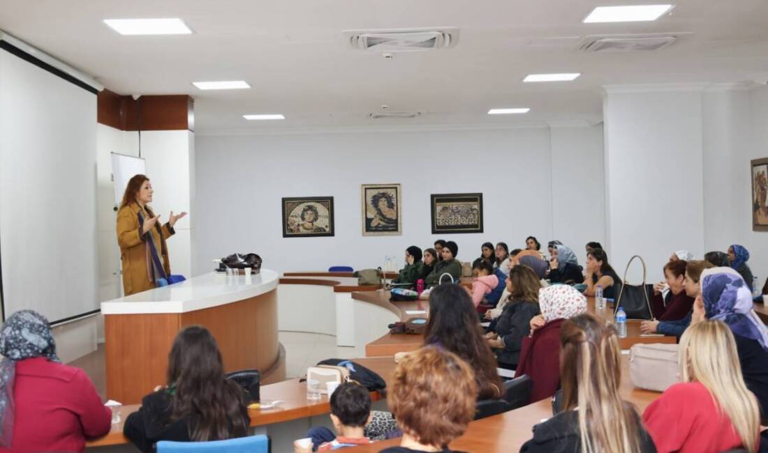 Hatay’da Aile Üniversitesi kapılarını açtı Hatay Büyükşehir Belediyesi (HBB), 2025 yılının “Aile Yılı” ilan edilmesinin