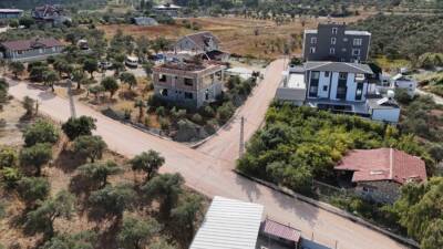 Hatay Büyükşehir Belediyesi (HBB), kent genelinde yürüttüğü yol yapım ve