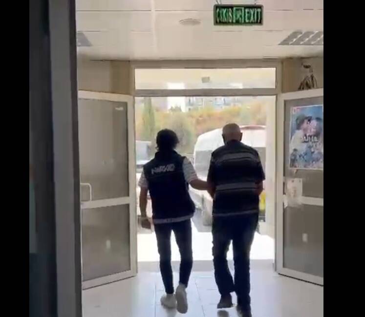 Hatay’da uyuşturucu zanlısı tutuklandı Hatay Emniyet Müdürlüğü ekipleri, aranan şahısların tespiti ve yakalanmasına yönelik